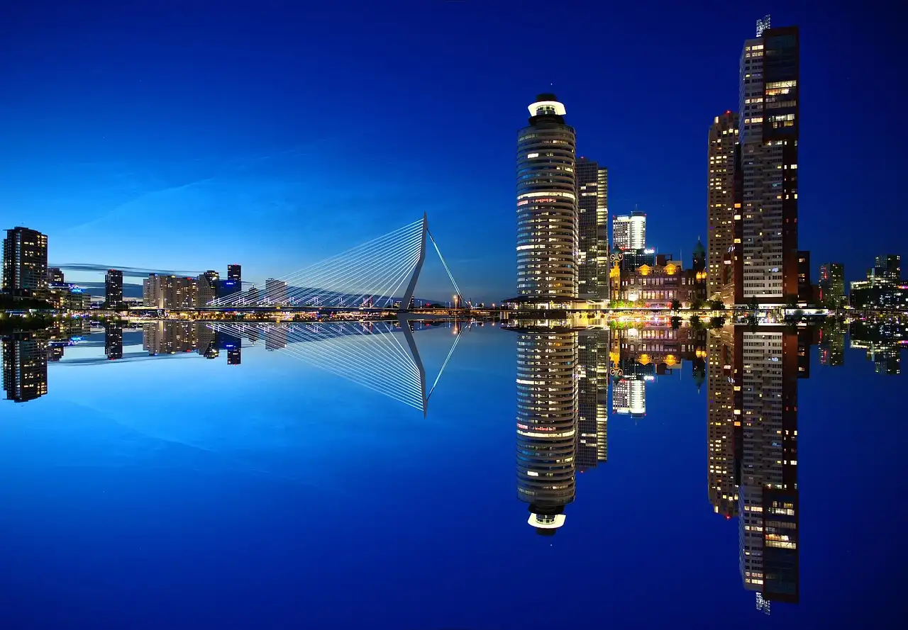 Wat is Hes Rotterdam en waar staat de school voor